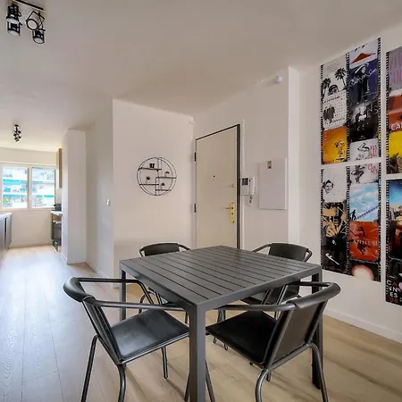 Moderne 2 Terrasse, Martinez Carlton A2b249 *