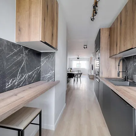 Moderne 2 Terrasse, Martinez Carlton A2b249 *