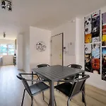 Moderne 2 Terrasse, Martinez Carlton A2b249 *