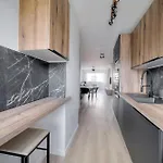 Moderne 2 Terrasse, Martinez Carlton A2b249 *